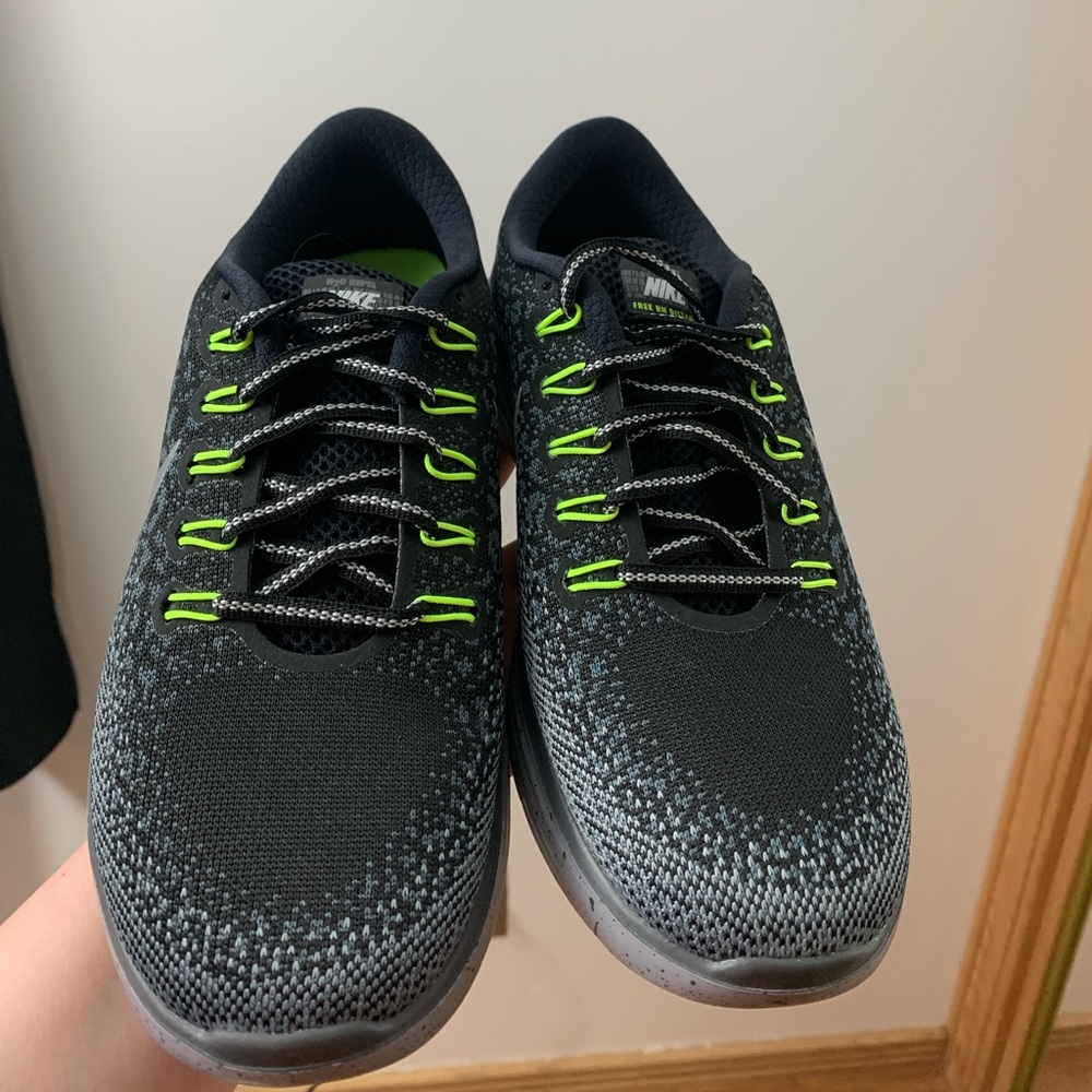 Nike H2O Repel Free RN Distance